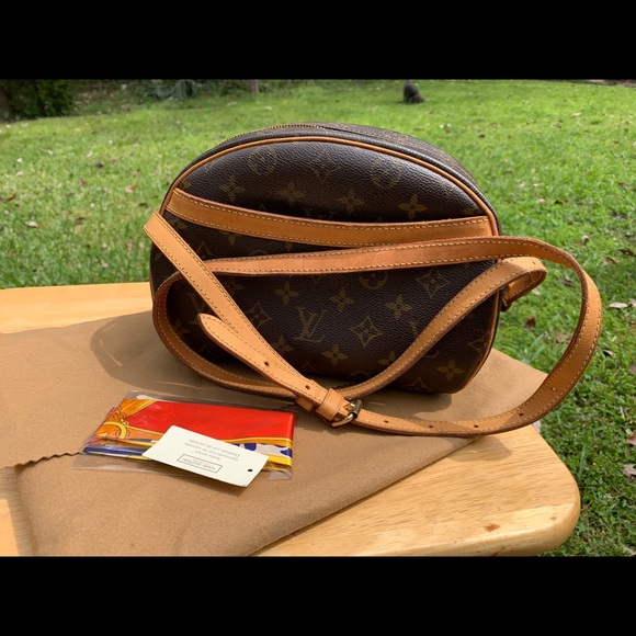 Louis Vuitton Handbags - Louis Vuitton Blois crossbody bag
